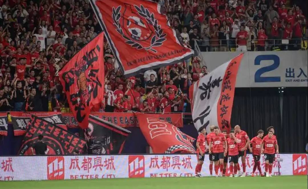 爱游戏登入清晨体能课后，成都蓉城门线救险备战葡超，质疑声仍在，轮换策略成焦点的简单介绍